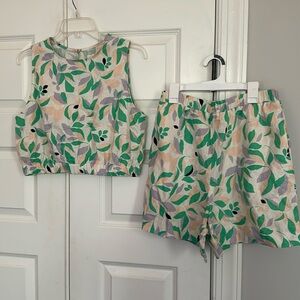 Gianni Bini two piece shorts set. Large top, medium shorts.